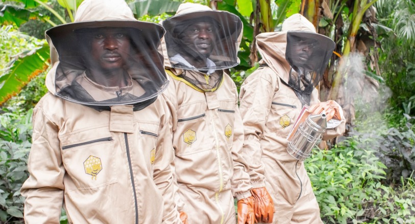 Aruna and the Tiwai Honey Initiative beekeepers
