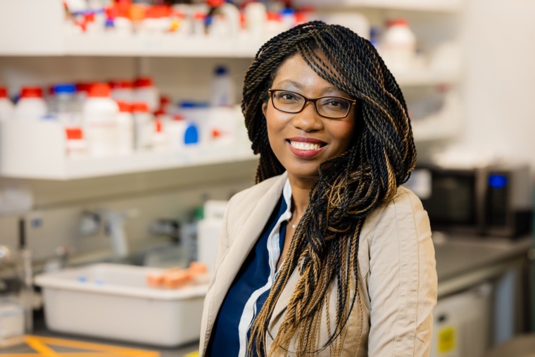 Ludmilla Aristilde in the lab