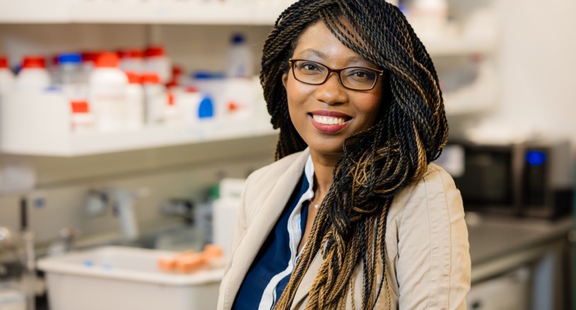 Ludmilla Aristilde in the lab