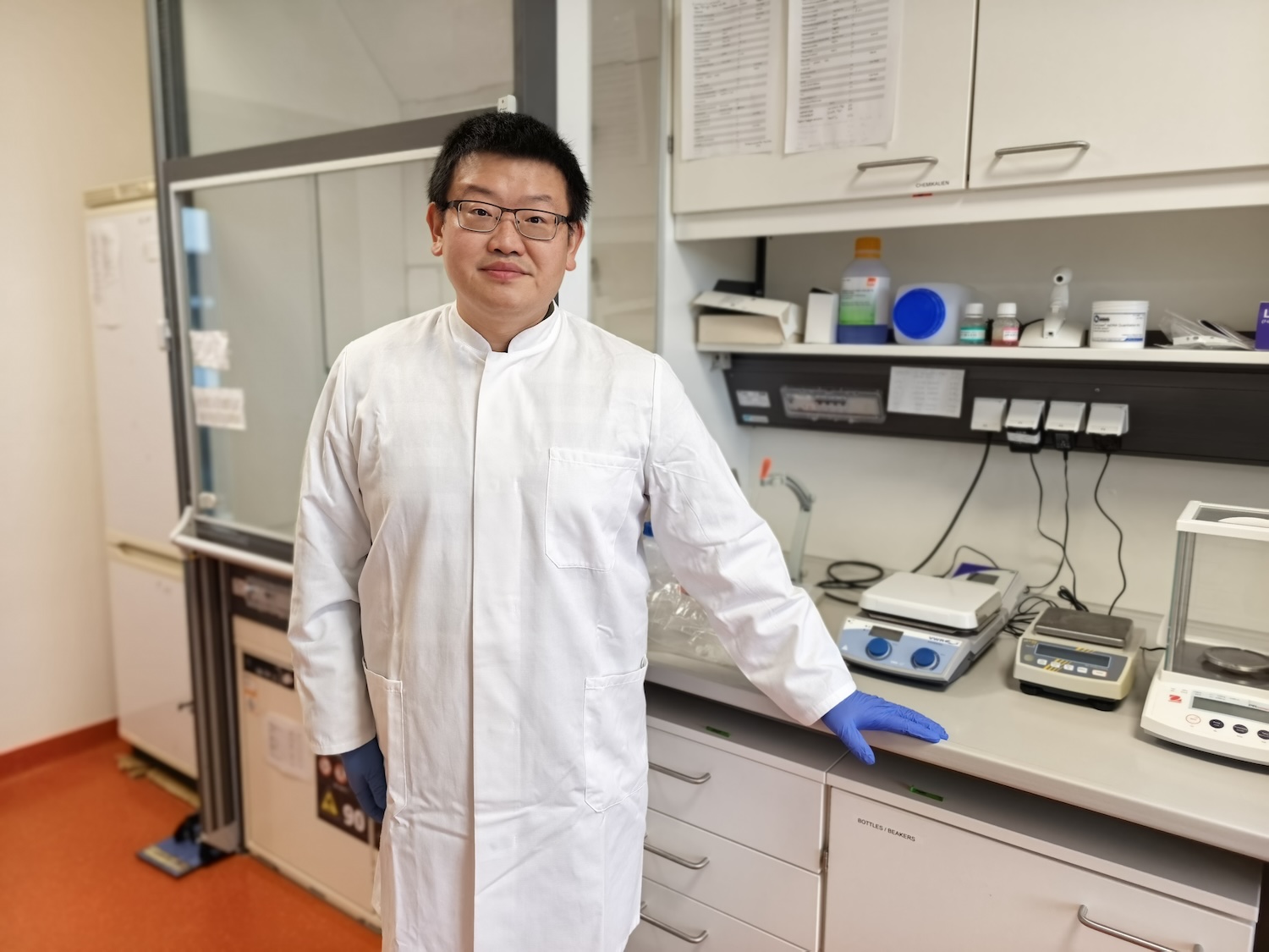 Ren Wei in the lab.